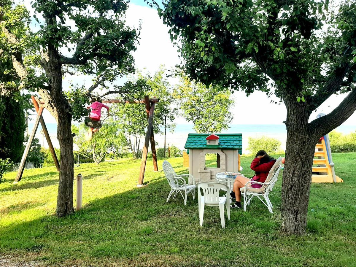 Bio Agriturismo Mare In Campagna Campofilone Exterior foto